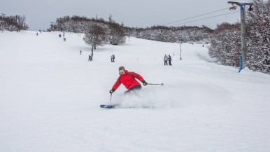 Últimos días para esquiar en Santa Cruz: cuánto cuesta ir al centro invernal Valdelén en Río Turbio este fin de semana largo