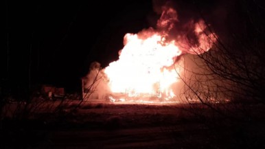 Patagonia: una falla en una estufa desató un feroz incendió en una casa  