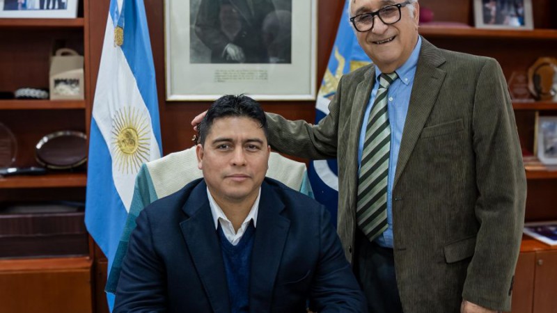 Arturo Puricelli, junto al gobernador d ela provincia celebr la iniciativa.