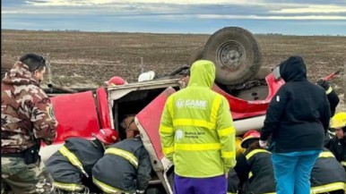 Volcó la camioneta, un hombre estuvo 12 horas aplastado bajo la helada y murió