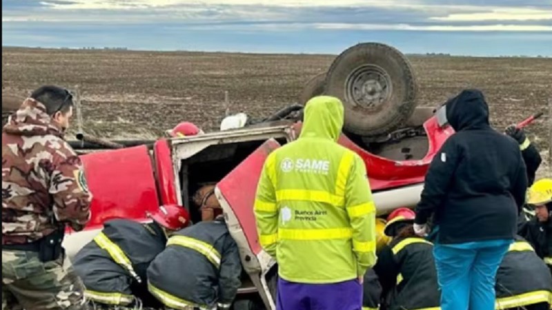 Volc la camioneta, un hombre estuvo 12 horas aplastado bajo la helada y muri