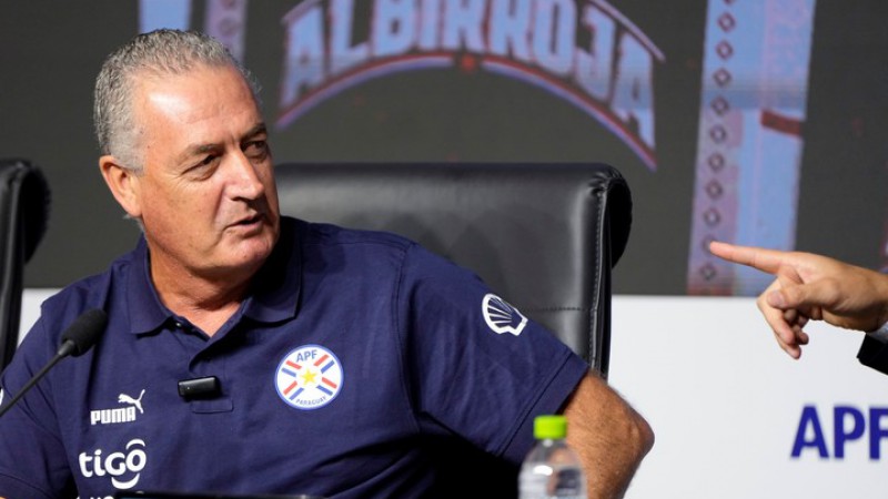 Gustavo Alfaro fue presentado como el nuevo entrenador de la seleccin de Paraguay