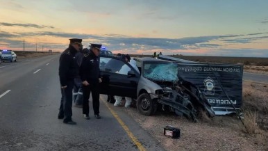 Accidente fatal en una ruta patagónica: murió un joven de 28 años que iba a contramano y chocó contra un camión cisterna