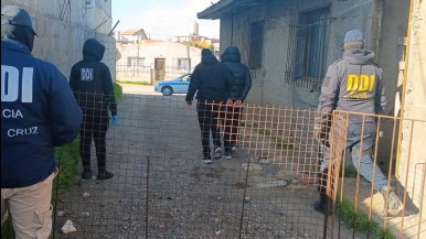 Santa Cruz: le robó el celular a su expareja, lo tiró a la ría y terminó detenido 