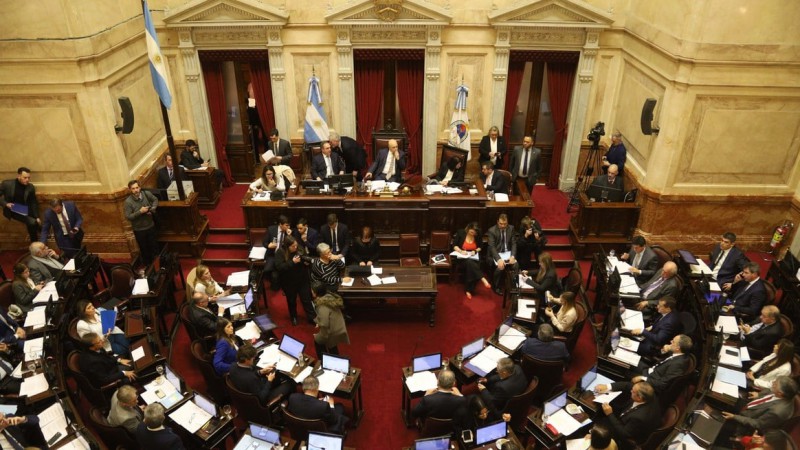 Tras la polmica, los Senadores dieron marcha atrs con el aumento y congelaron sus dietas hasta diciembre