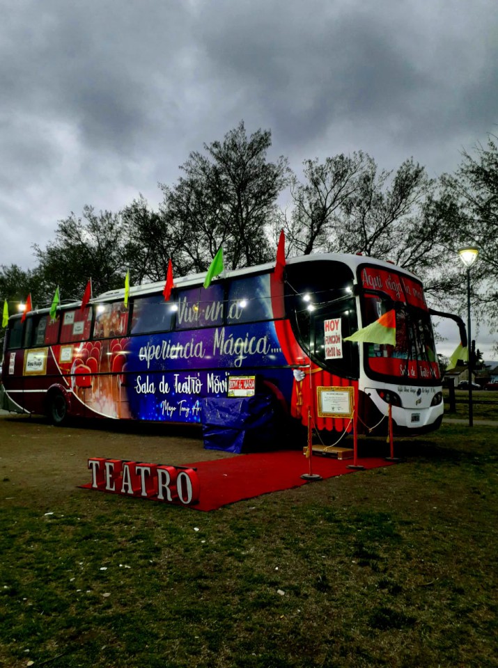 Tony Aranz: El artista que lleva la Magia a los Pueblos de Argentina