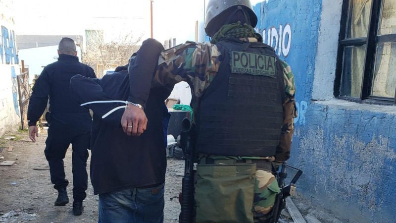 Detenidos por un violento robo en plena va pblica. 