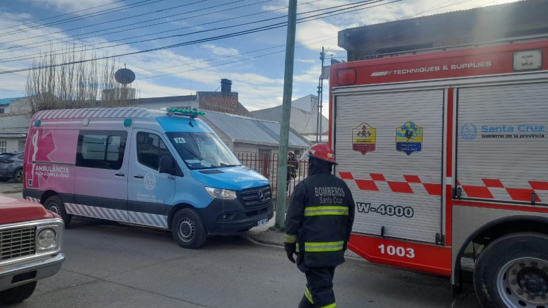 Ro Gallegos: la polica le salv la vida a una mujer que estaba desvanecida por inhalar monxido de carbono 