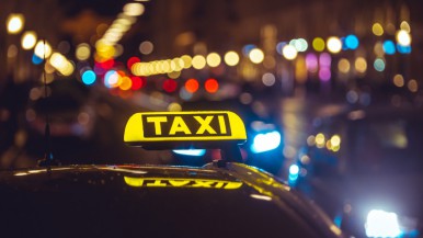 Se hizo pasar por sueca para no pagar $25 mil de taxi y terminó detenida