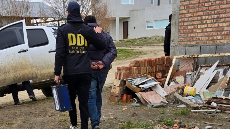 Una persona fij domicilio y qued a disposicin de la justicia. 