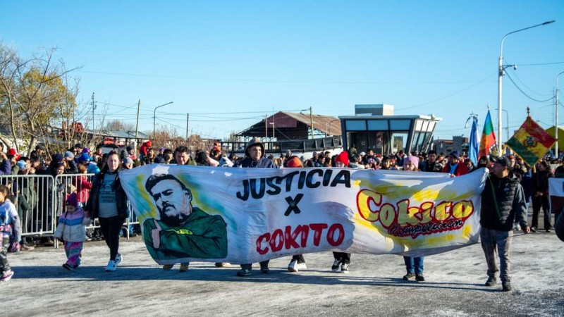 Pedido de justicia por "Cokito" en el acto por el 25 de Mayo. 