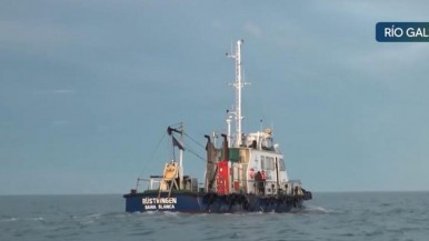 Río Gallegos: por qué arribó y qué tareas realiza la embarcación que está hace un mes en el estuario