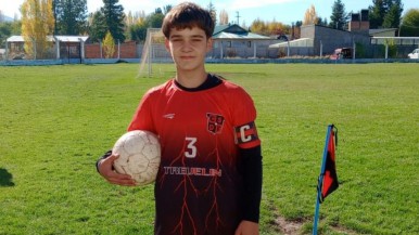 Un joven patagónico de 15 años sortea su caballo para poder viajar a Italia a jugar al fútbol 