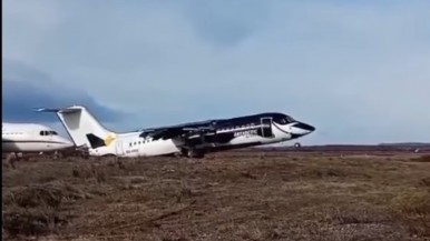 El avión se vio sorprendido por el clima 