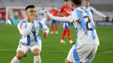 La Selección dio un show y goleó 3-0 a Chile en El Monumental