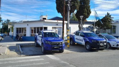 Escándalo en la Policía de Santa Cruz: suspendieron a cinco efectivos que armaban fiestas clandestinas