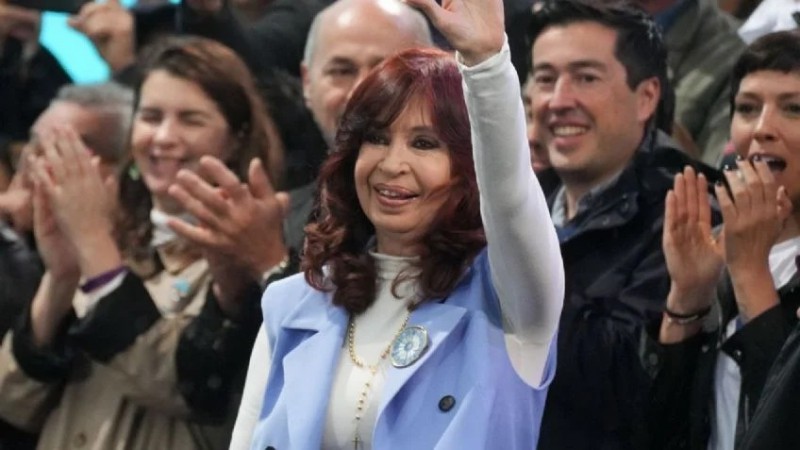 Cristina Kirchner vuelve al conurbano para ordenar la feroz pelea entre sus herederos Axel Kicillof y Mximo