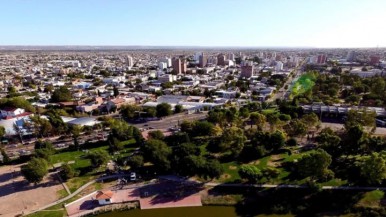 Dos personas balearon una casa en Trelew