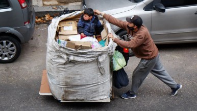 Datos del INDEC: cuánto necesitó una familia en agosto para no ser pobre 