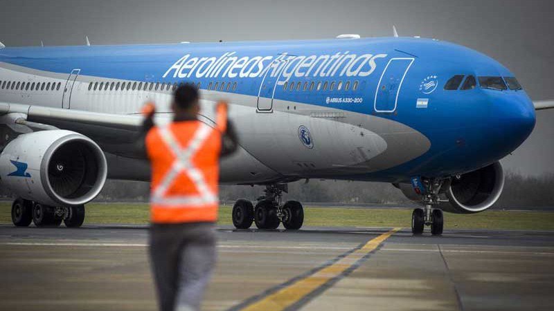 Aerolneas Argentinas: Paro de 24 horas y denuncia de intento de privatizacin