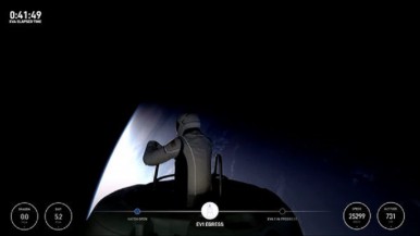 En vivo: la primera caminata espacial de turistas de la historia realizada por un millonario y una empleada de SpaceX