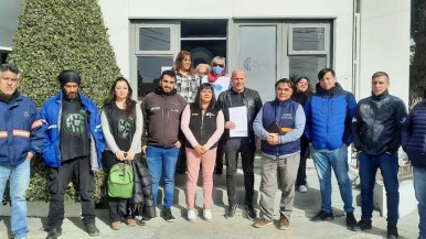 Sindicatos marchan contra el RIGI y por la Emergencia Habitacional en Santa Cruz: "Los diputados deberían informarse porque el RIGI lleva a la precarización laboral"