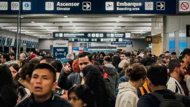 Aerolíneas Argentinas recomienda reprogramar vuelos por el paro de aeronáuticos