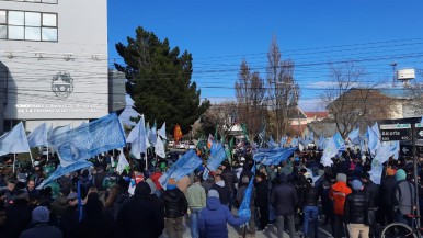 Marcha contra el RIGI y por Emergencia Habitacional: se sumó el reclamo por el gas, con facturas por $600.000  YCRT, CSS y lo "imperdonable" que hizo Reyes