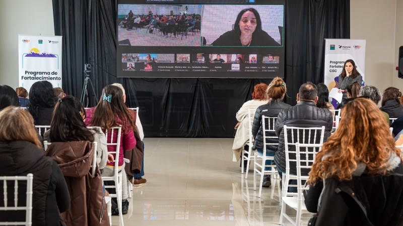 Julia Sancholuz, vicepresidenta de Personas de CGC, dando las palabras de bienvenida en el lanzamiento del PFCGC.