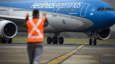 Conflicto en Aerolíneas Argentinas: Aeronavegantes publicaron sus recibos de sueldos y advirtieron que habrá más medidas de fuerza