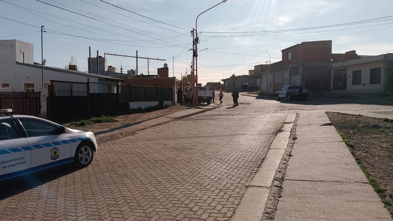 Persecucin por amenazas con armas y resistencia a la autoridad en una localidad de Santa Cruz 