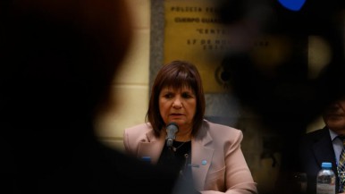 La madre de la niña gaseada pidió que se cite a Bullrich 