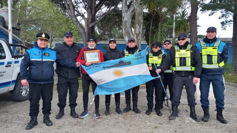 Sigue la travesa a pie del ex comandante del ARA San Juan que va desde Mar del Plata a Ushuaia 