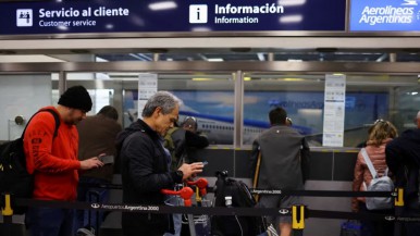 Aeropuertos de Argentina: comenzó el paro de aeronáuticos que complicará los vuelos 