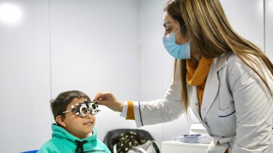 Lentes gratis en el programa Ver para ser Libres: a qué estudiantes le corresponde