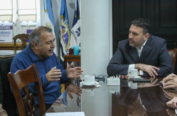 Jorge Castro, presidente de Hispano, y Diego Robles, jefe de Gabinete municipal. Foto: prensa municipal.&nbsp;