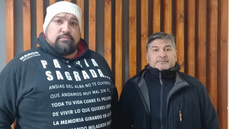 "La otra lista representan la poltica partidaria dentro del sindicato y eso no lo compartimos", cuestion Javier Fernndez, en la derecha de la foto, junto a Nicols Pereyra. 