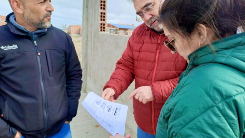 Santa Cruz: inspeccionaron la obra de una escuela que haba quedado inconclusa 