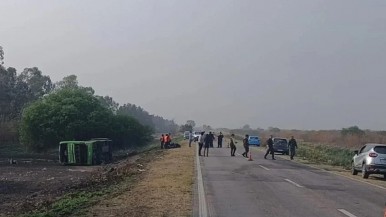 Un terrible choque frontal entre un auto y un micro en Jujuy dejó como saldo 4 muertos y 28 heridos