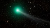 El mejor horario para observar el cometa del siglo que ya ilumina el cielo argentino y la app para rastrearlo