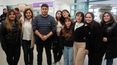 El gobierno de Santa Cruz entregó equipamiento en instituciones educativas de Gobernador Gregores