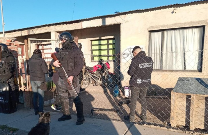 Allanamiento en Santa Cruz por feroz ataque: encuentran pruebas y un joven de 23 aos es el principal sospechoso 