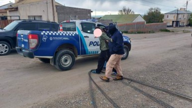 Santa Cruz: denunció que le robaron varillas para la construcción, y demoraron a un hombre oriundo de Mar del Plata 