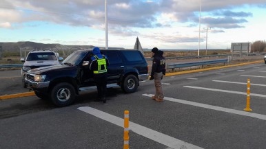 Controles en Güer Aike: una detenida por estafa, un hombre con una causa por usurpación y otro acusado de defraudación  