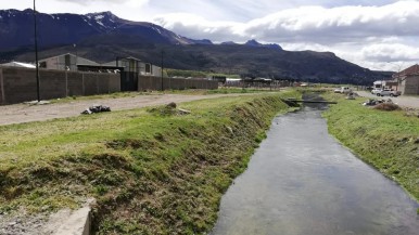 Hallaron el cadáver de un hombre en el lecho de un arroyo patagónico 