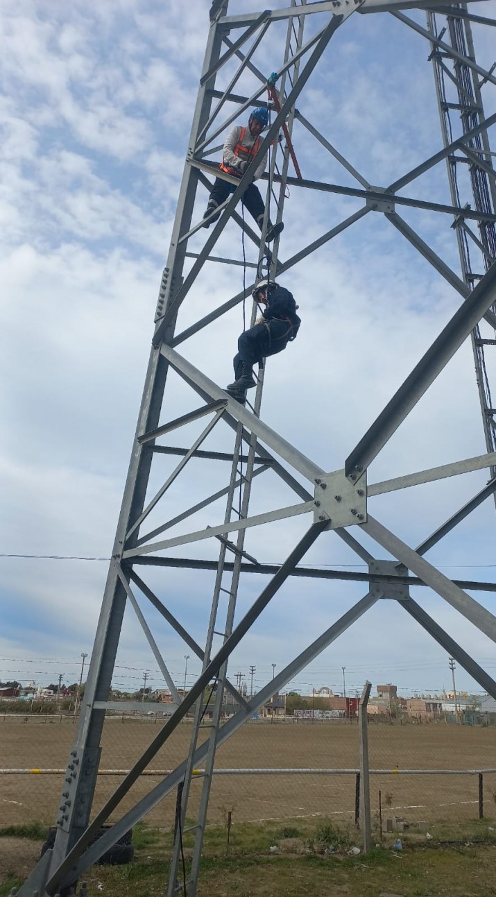 Caleta Olivia: bomberos dictan capacitacin en trabajo en altura 