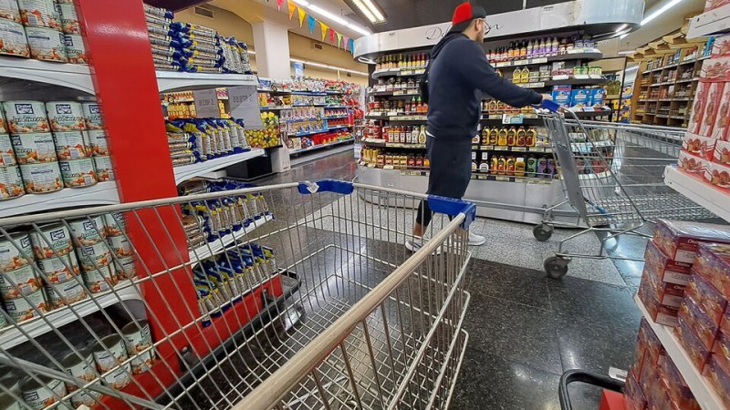 El consumo baj cerca de un 18% en supermercados en septiembre