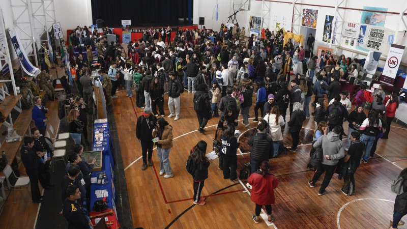 Buena cantidad de alumnos de quinto ao pasaron por la feria. 