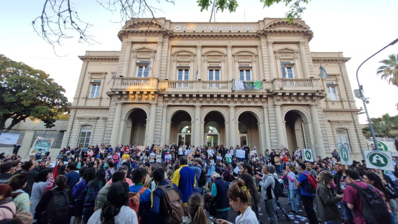 Trabajadores permanecen en las instalaciones del Hospital Bonaparte de Salud Mental tras el anuncio de cierre