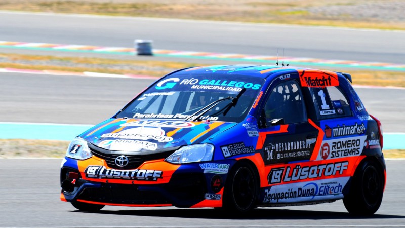 El bicampen Thiago Martnez abandon en su ltima carrera del ao y Luques cumpli una gran tarea en el Turismo Nacional Clase 2